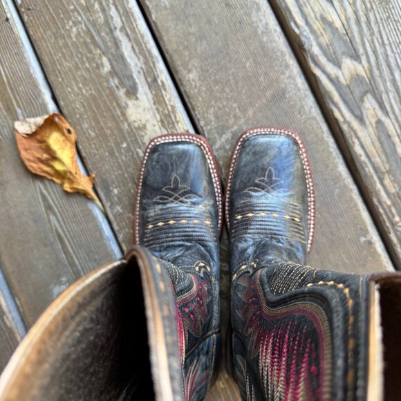 Ariat Vaquera Black & Red Leather Western Boot #10019934 in Women's 7.5B - Picture 7 of 11